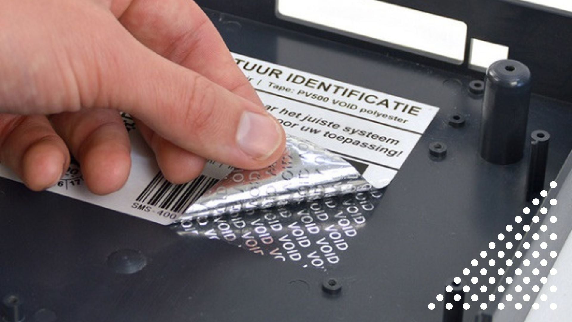 Etykiety heavy‑duty w przemyśle mechanicznym — kiedy standardowe rozwiązania nie wystarczają i jak drukarki termotransferowe to ogarniają