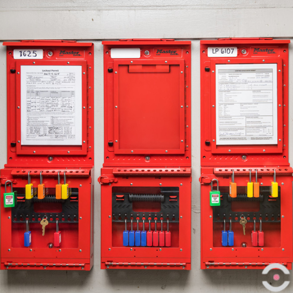 Skrzynka z szybką na dokumenty