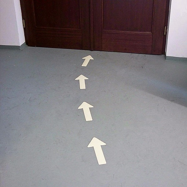 Znacznik podłogowy do wyznaczania ciągów komunikacyjnych, samoprzylepny, strzałka, 100*150 mm, biały, 10 szt.