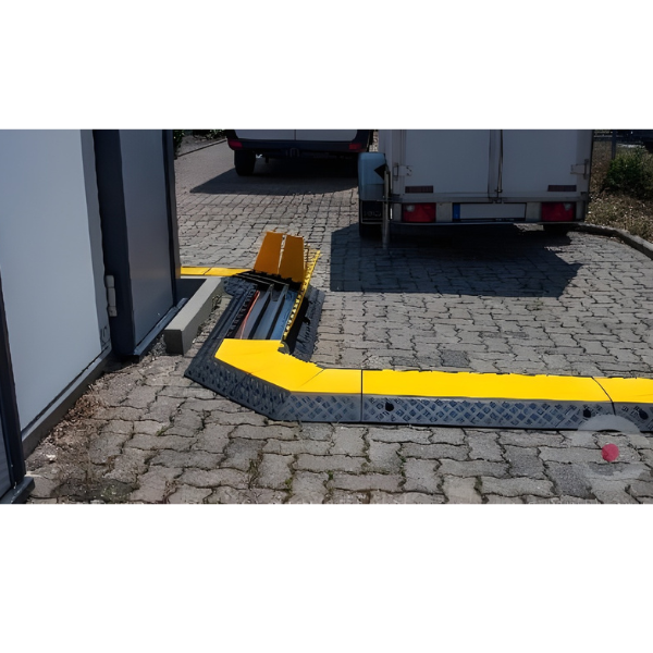 Modułowy próg kablowy z otwieraną pokrywą, 3 kanały kablowe (60x70 mm, 2*70x70 mm)