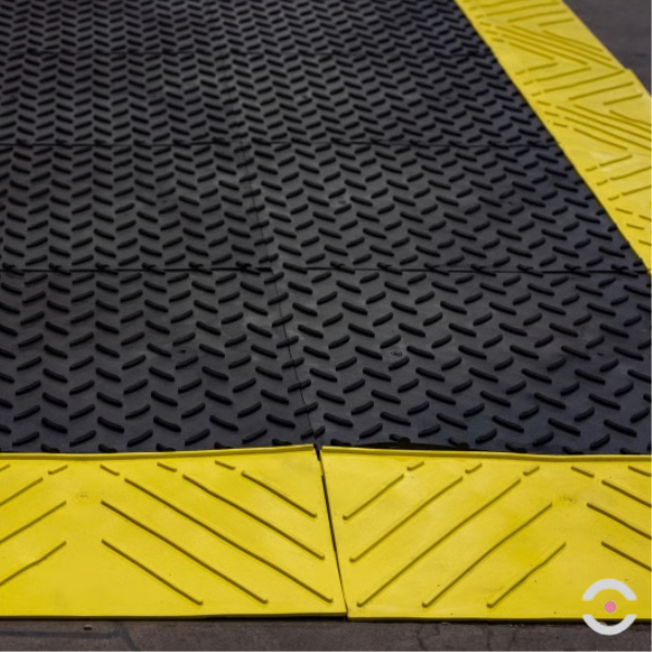 Mata ergonomiczna Notrax, 621 Diamond Flex Lok Solid, modułowa, PVC, 76 cm x 152 cm, obszar suchy, czarny