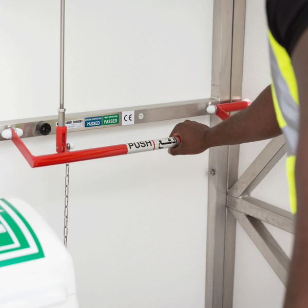 Kabina bezpieczeństwa Hughes, natrysk awaryjny, myjka do oczu/twarzy (IN), ściany GRP, zbiornik 1500 l, mrozoodporna -35°C