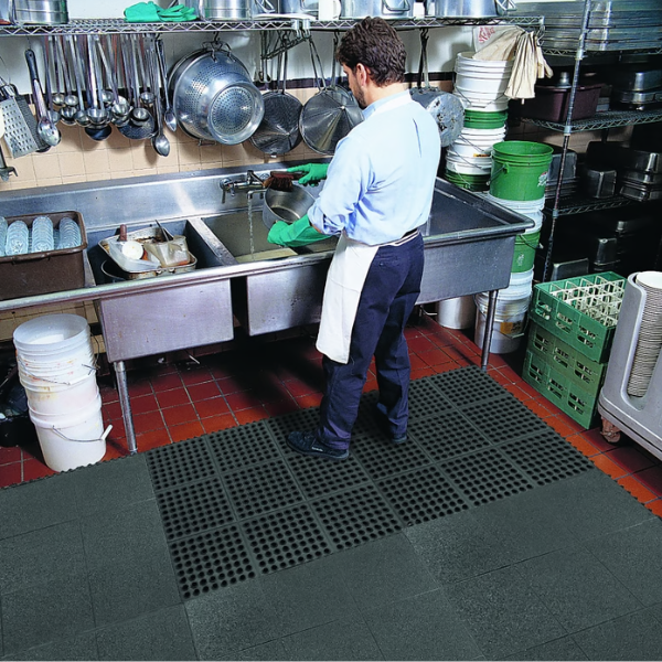 Mata ergonomiczna Notrax, 550RD Cushion Ease, modułowa, guma nitrylowa, 91 cm x 91 cm, obszar mokry/zaolejony, czerwony