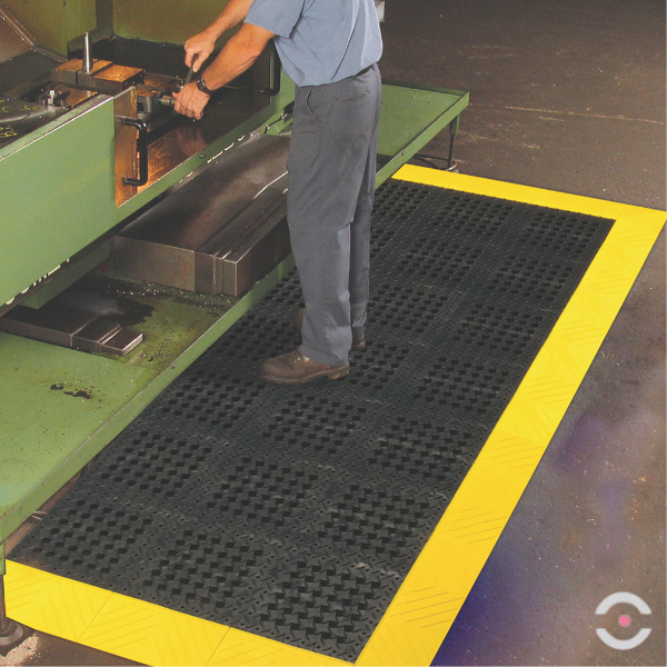 Mata ergonomiczna Notrax, 620 Diamond Flex Lok, modułowa, PVC, 107 cm x 152 cm, obszar zaolejony, czarny