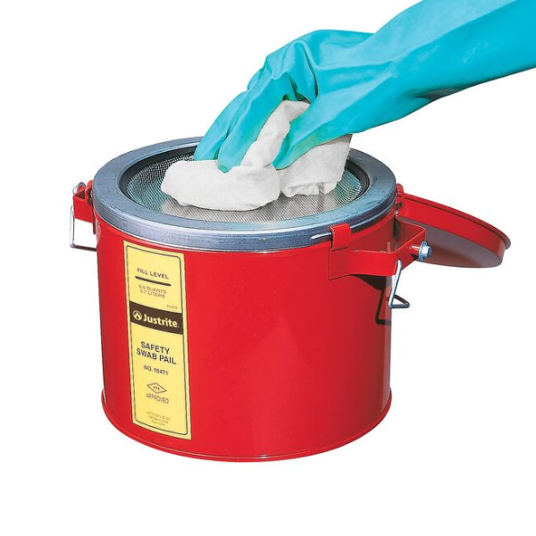 Pojemnik zabezpieczający Justrite stalowy, warsztatowy do czyszczenia, 6 l, czerwony