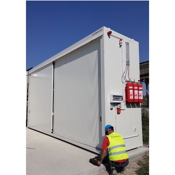 Magazyn substancji niebezpiecznych izolowany Topserw, WSC 2 poziomy/2 segmenty, 8*1000 l KTC/IBC, jednostronny, 1*drzwi przesuwne