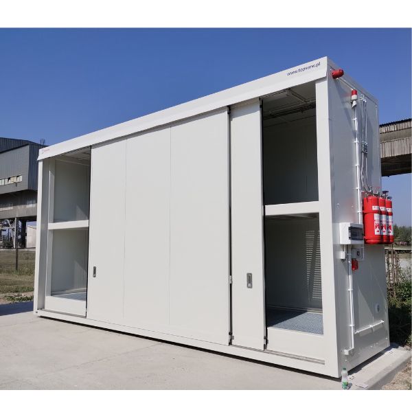 Magazyn substancji niebezpiecznych izolowany Topserw, WSC 2 poziomy/2 segmenty, 8*1000 l KTC/IBC, jednostronny, 1*drzwi przesuwne