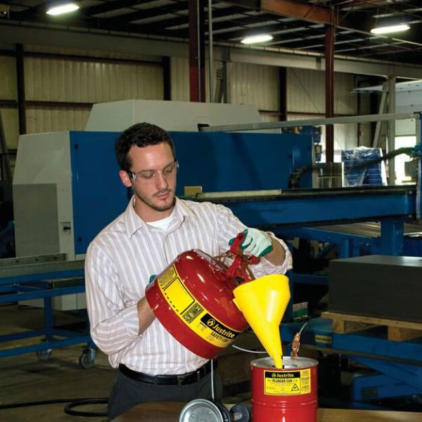 Pojemnik zabezpieczający Justrite stalowy na płyny łatwopalne 9,5 l, Typ I, lejek, czerwony