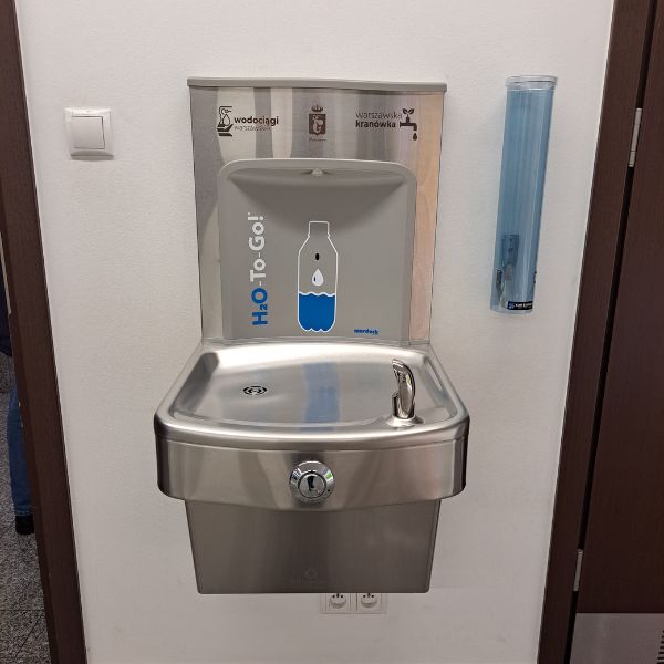 Stacja wody pitnej Zdrojownia A171-BF11, źródełko/dystrybutor, przyciski uruchamiające