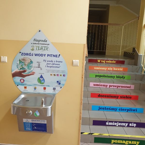 Dystrybutor wody pitnej Zdrojownia A171, przycisk uruchamiający