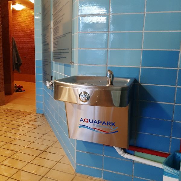 Dystrybutor wody pitnej Zdrojownia A171, przycisk uruchamiający