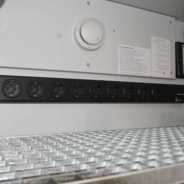 Szafa ognioodporna Topserw BATT-90 XL, ładowanie baterii, 4 półki, 20 gniazd, SAFE PRO GGA, 90 min