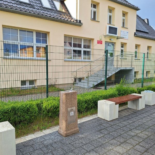 Zdrój wody pitnej Zdrojownia DF-38, postumentowy, wibrobeton, 1*misa