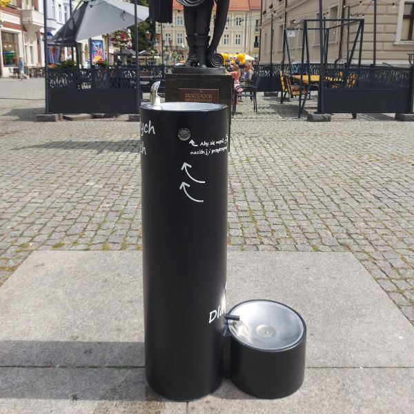 Zdrój wody pitnej Zdrojownia GRF-PF, postumentowy, 1*misa okrągła, poidełko