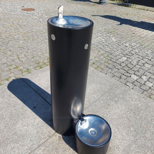 Zdrój wody pitnej Zdrojownia GRF-PF, postumentowy, 1*misa okrągła, poidełko