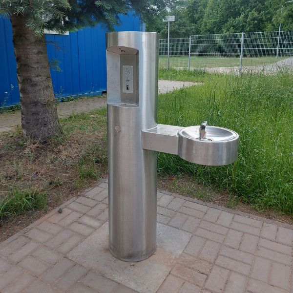 Stacja wody pitnej Zdrojownia GYM, źródełko, nalewak do butelek