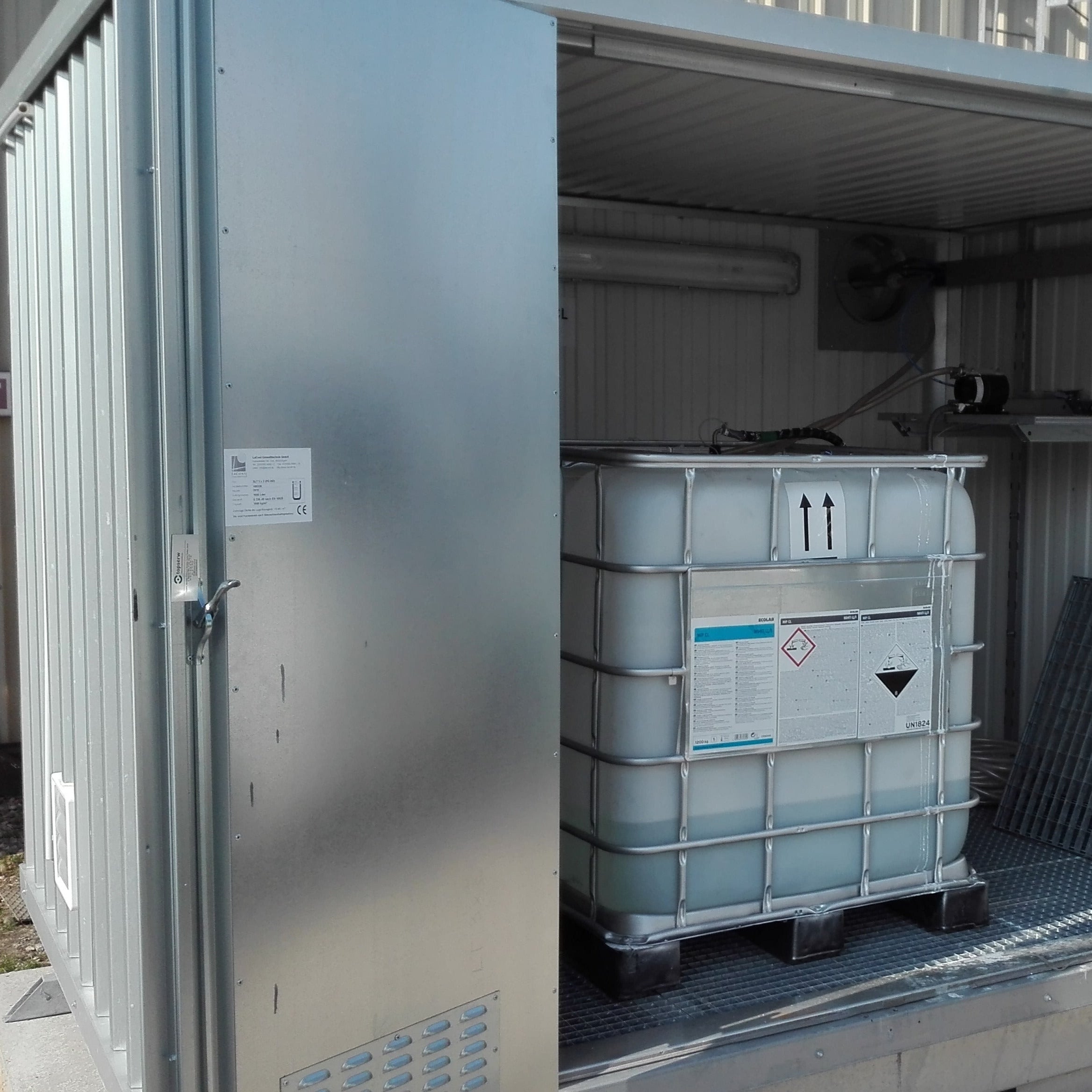 Magazyn chemiczny nieizolowany Topserw, SLH 2*2, S*G*W 2075*2075*2480 mm, 1000 l (1*KTC/IBC), galwanizowany, jednomodułowy