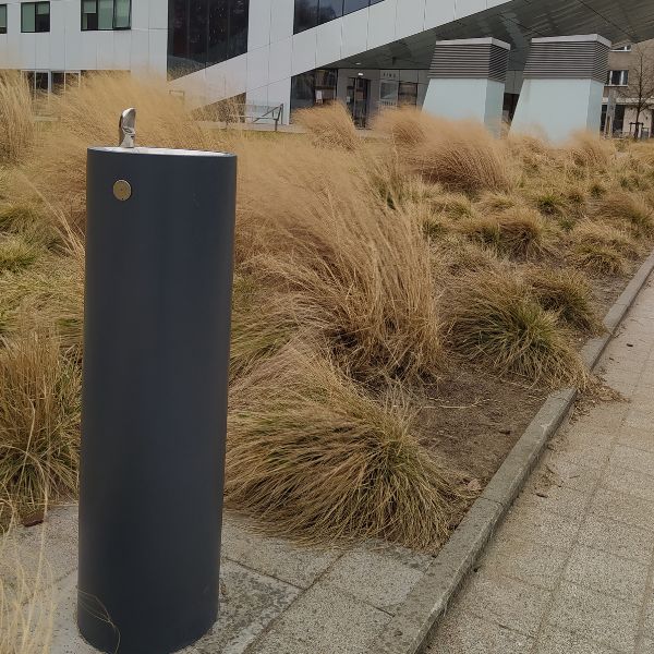 Zdrój wody pitnej Zdrojownia GRF, postumentowy, 1*misa okrągła