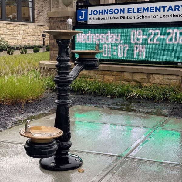 Zdrój wody pitnej Zdrojownia M-C76B-PF, 2*misa okrągły, stylizowany, poidełko, ADA