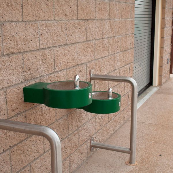 Zdrój wody pitnej Zdrojownia GRC, ścienny, 1*misa okrągła, satynowy