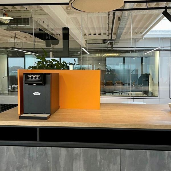 Dystrybutor wody pitnej Zdrojownia BLUSoda Black 30, woda chłodzona