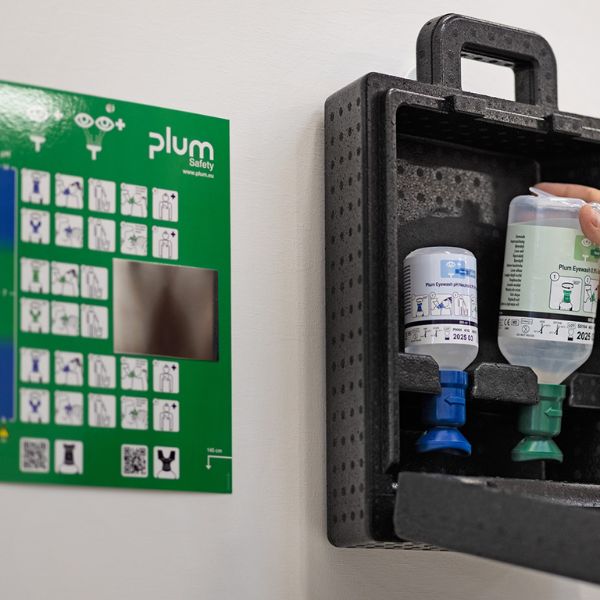 Roztwór do płukania oka i ran Plum, kwas, zasada, butelka 200 ml, bufor fosforanowy 4,9%, MDR