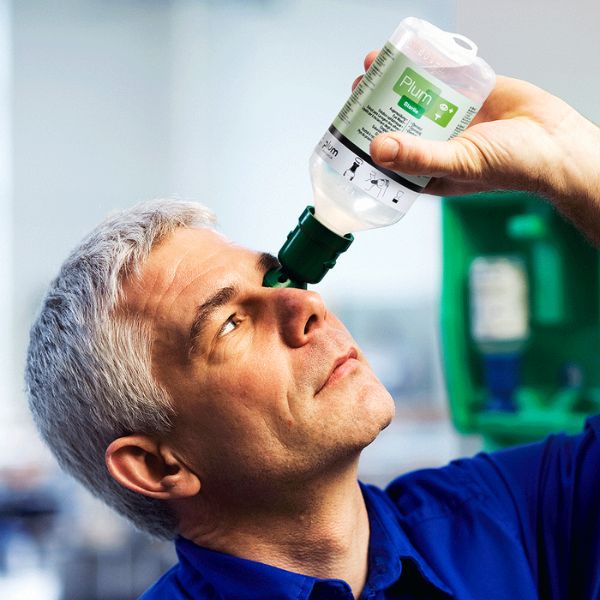 Zestaw naścienny Plum SOLO - roztwór do płukania oka, ciało obce, butelka 1*500 ml, chlorek sodu 0,9%, 1*plastry wodoodporne (45 sztuk)