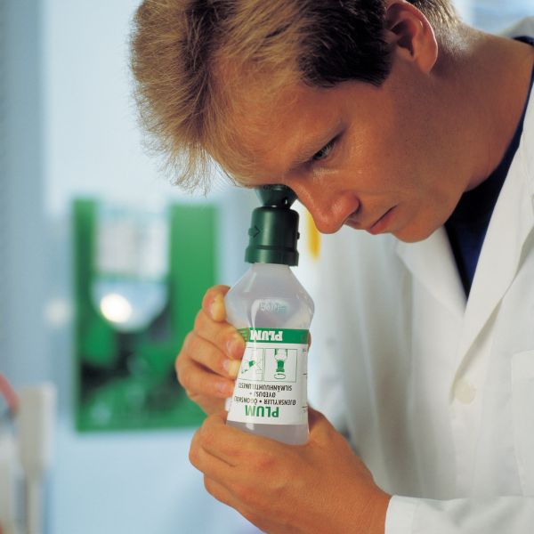 Zestaw naścienny zamykany Plum iBOX - roztwór do płukania oka, ciało obce, butelka 1*500 ml, chlorek sodu 0,9%, piktogram, lustro