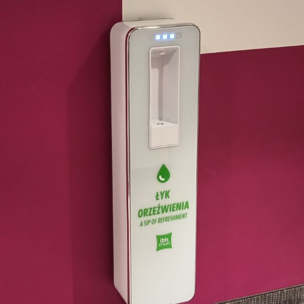 Dystrybutor wody pitnej Zdrojownia FLAT FIZZ, przycisk, podajnik do kubków, biały, woda gazowana, chłodzona