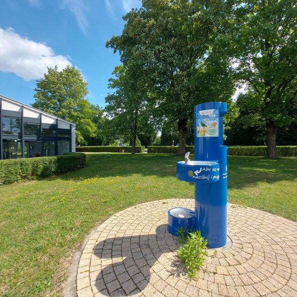 Stacja wody pitnej Zdrojownia GYM-PF, źródełko, nalewak do butelek, poidełko