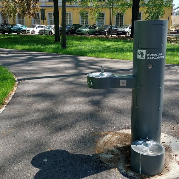 Stacja wody pitnej Zdrojownia GYM-PF, źródełko, nalewak do butelek, poidełko