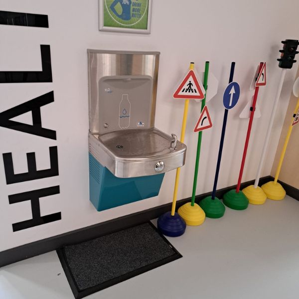 Stacja wody pitnej Zdrojownia A171-BF11, źródełko/dystrybutor, przyciski uruchamiające