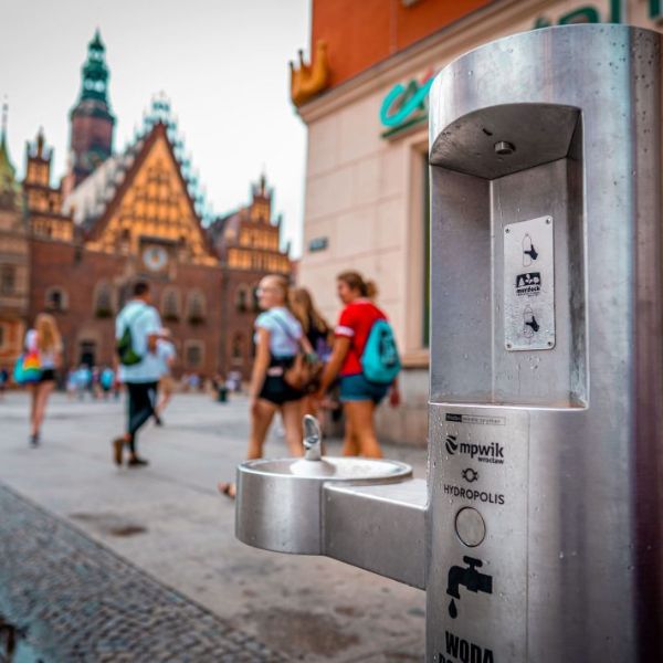 Stacja wody pitnej Zdrojownia GYM, źródełko, nalewak do butelek