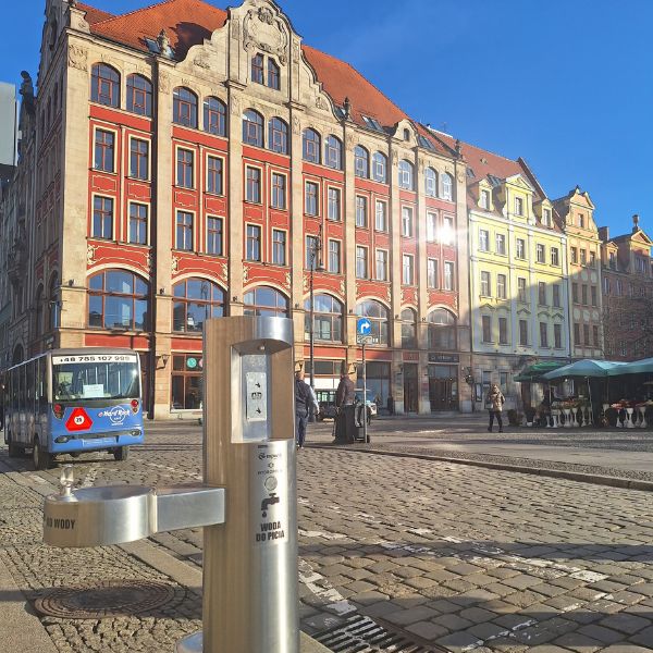 Stacja wody pitnej Zdrojownia GYM, źródełko, nalewak do butelek, sensor