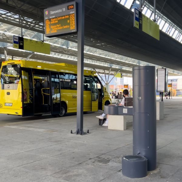 Stacja wody pitnej Zdrojownia GYM-PF, źródełko, nalewak do butelek, poidełko