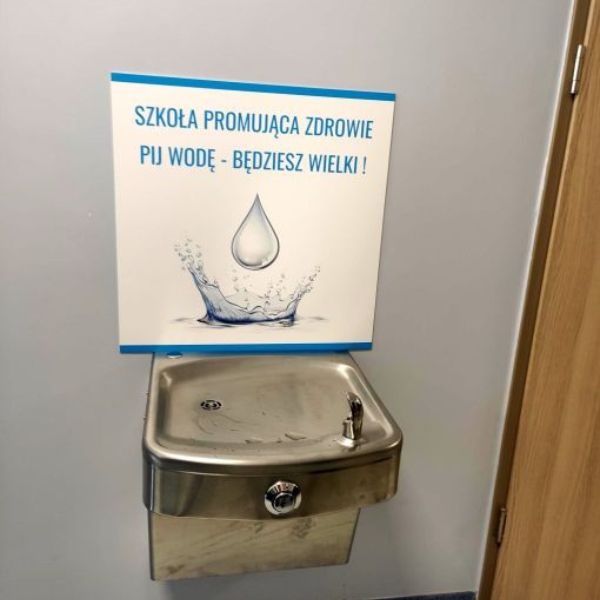 Dystrybutor wody pitnej Zdrojownia A171, przycisk uruchamiający