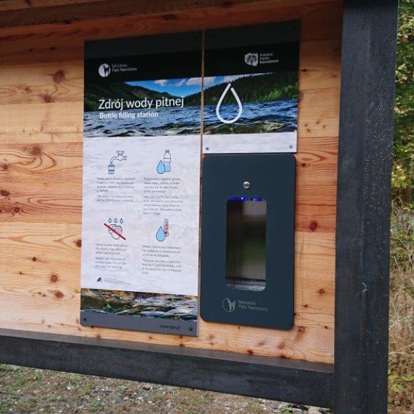 Dystrybutor wody pitnej Zdrojownia WALL INCASSO 2P COLD/FIZZ, wnękowy