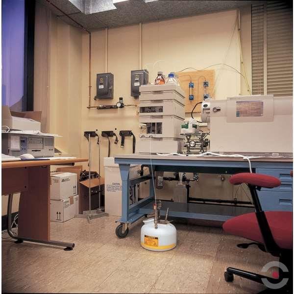 Pojemnik polietylenowy Justrite do zbierania odpadów HPLC, okrągły 7,5 l, złącze 1 SN, złącze 2 SN, biały