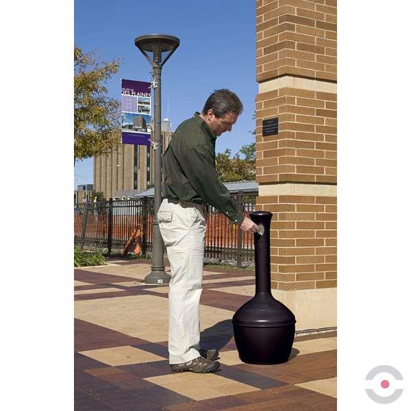 Popielnica zewnętrzna Justrite, polietylenowa Elite Cease-Fire na niedopałki, czarny