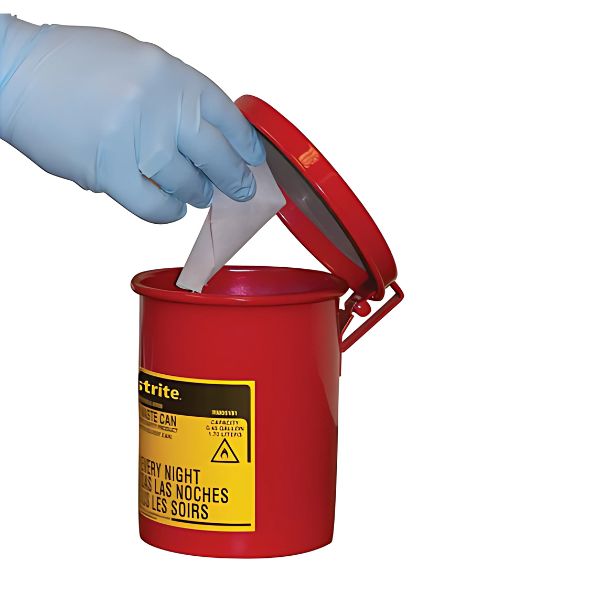 Pojemnik zabezpieczający Justrite stalowy na odpady olejowe, mini stołowy, 1,7 l, SoundGard, czerwony