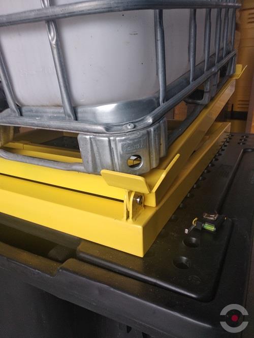 Pochylnia stalowa Topserw do opróżniania IBC 1*1000 l, czarny, EASY