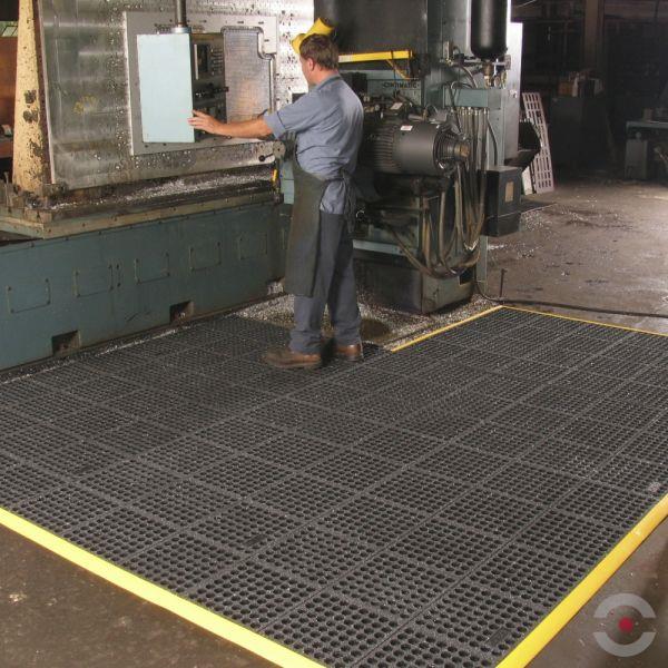 Mata ergonomiczna Notrax, 850SFR Cushion Ease Nitrile GSII FR, modułowa, mb x mb, obszar mokry/zaolejony, czarny