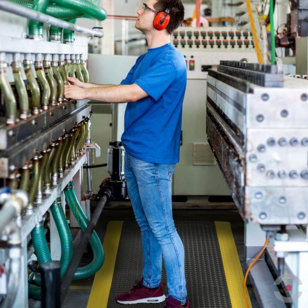 Mata ergonomiczna Notrax, 979 Saddle Trax, laminowana, 91 cm x 3 m, obszar suchy, czarny