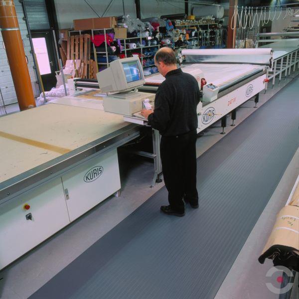 Mata ergonomiczna Notrax, 410 Airug, winyl, rowkowa, 91 cm x mb, obszar suchy, szary