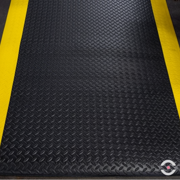 Mata ergonomiczna Notrax, 419 Diamond Sof-Tred, winyl, diamentowa, 122 cm x 18,3 m, obszar suchy, żółty/czarny