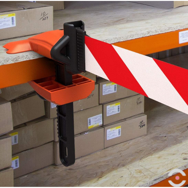 Zaciskowy uchwyt do kasety lub taśmy