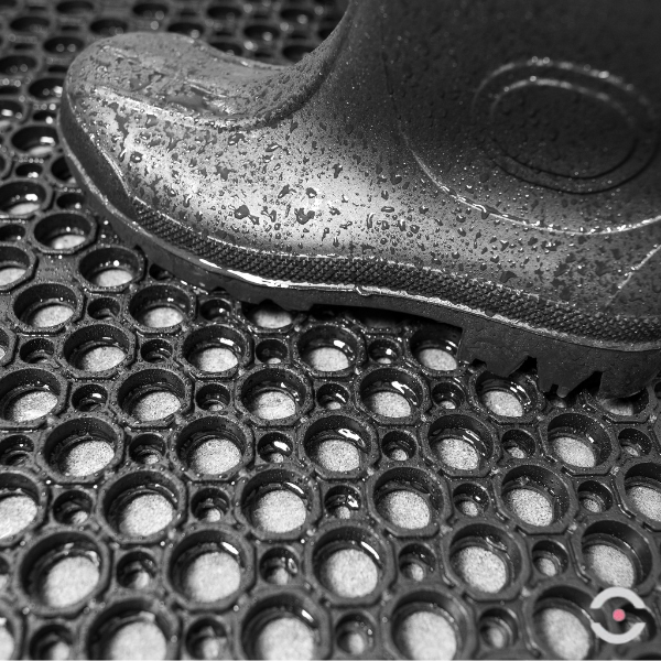 Mata ergonomiczna Notrax, 562 Sanitop, gumowa, antypoślizgowa, 91 cm x 152 cm, obszar mokry, czarny