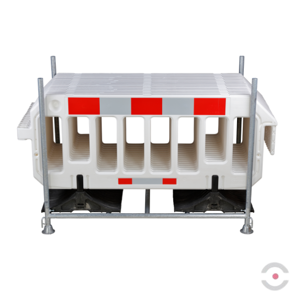 Regał transportowy z płotami barierowymi