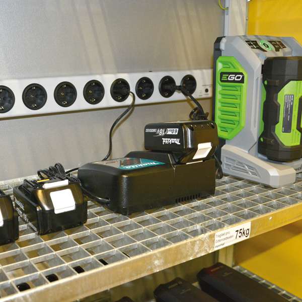 Szafa ognioodporna Topserw BATT-90 XL, ładowanie baterii, 4 półki, BASIC CHARGE, 90 min