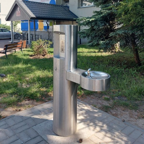 Stacja wody pitnej Zdrojownia GYM, źródełko, nalewak do butelek